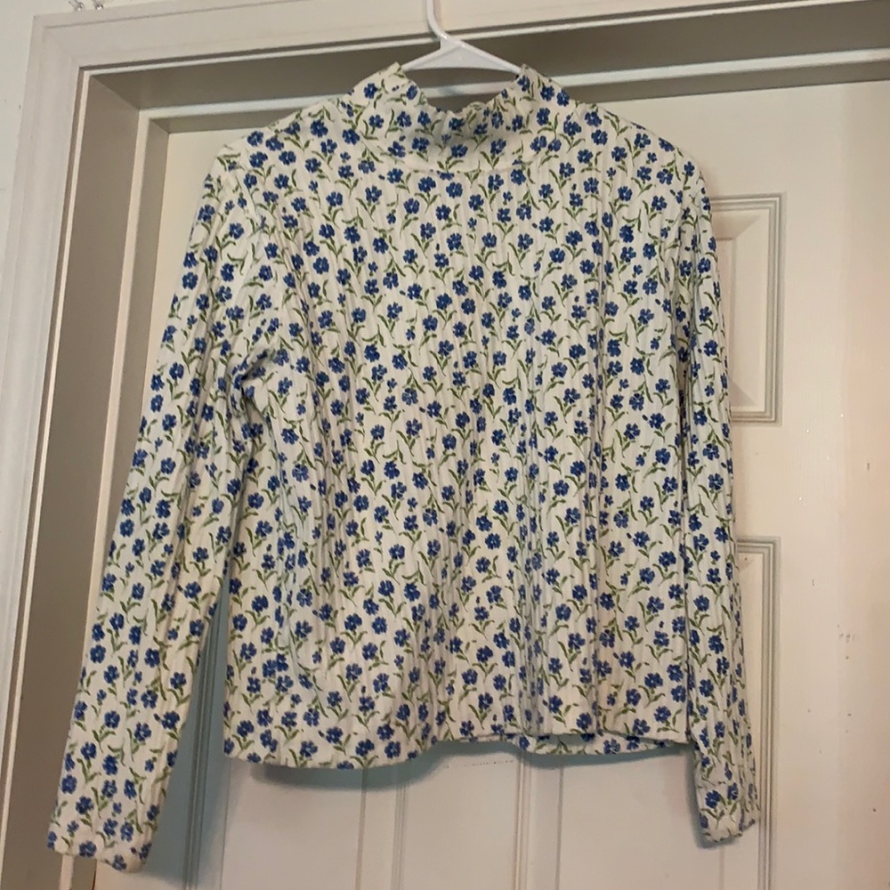 A CabinCreek white turtleneck with blue flowers, M